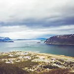 Reisafjord Отель Сёркьосен